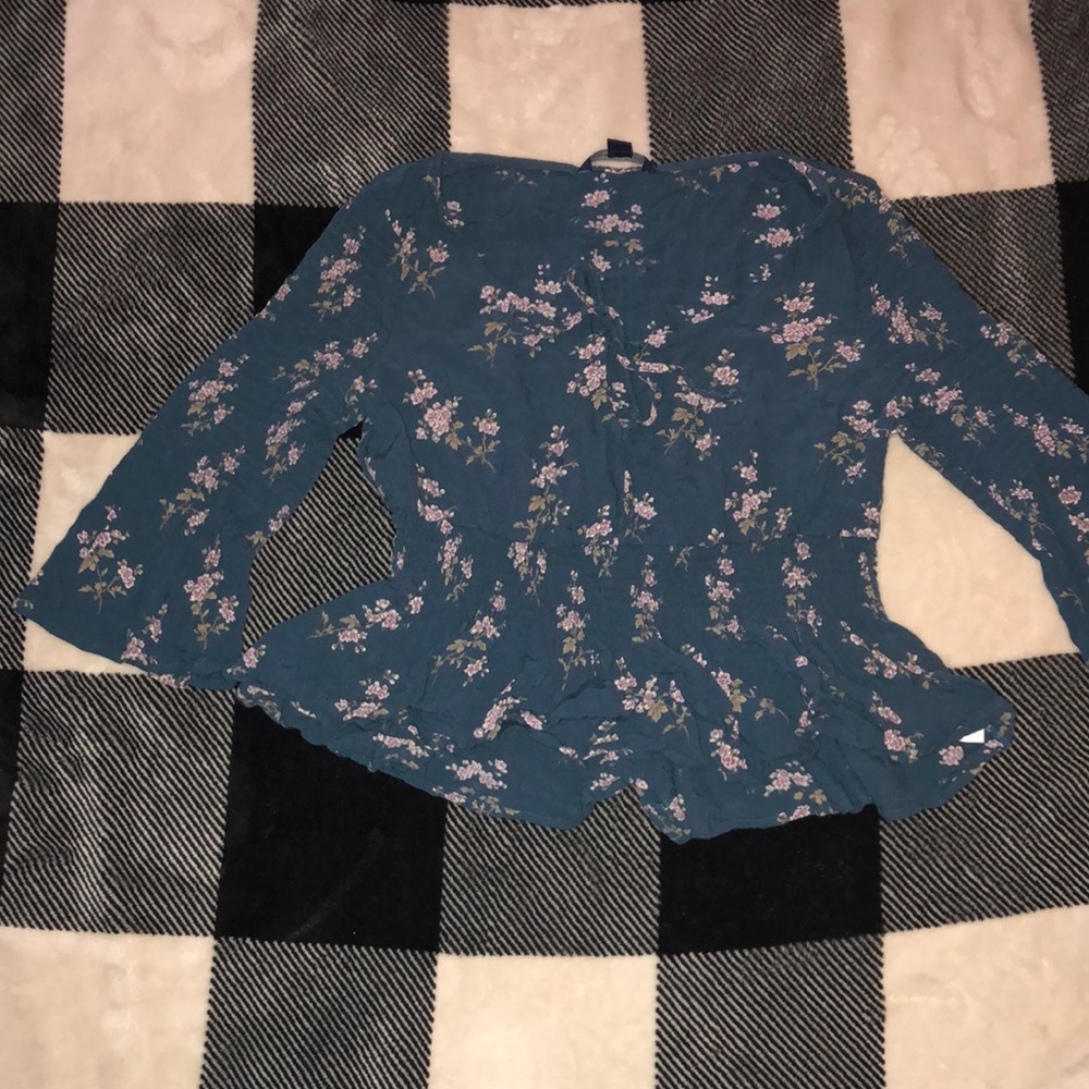 Cute lil blouse